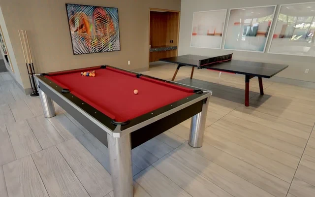 Currie Hall – Studentenunterkunft in Los Angeles – Billardtisch