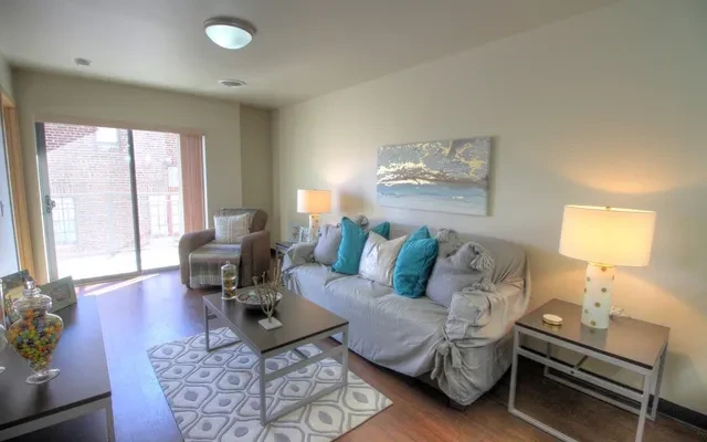 229 W Lakelawn Pl 1