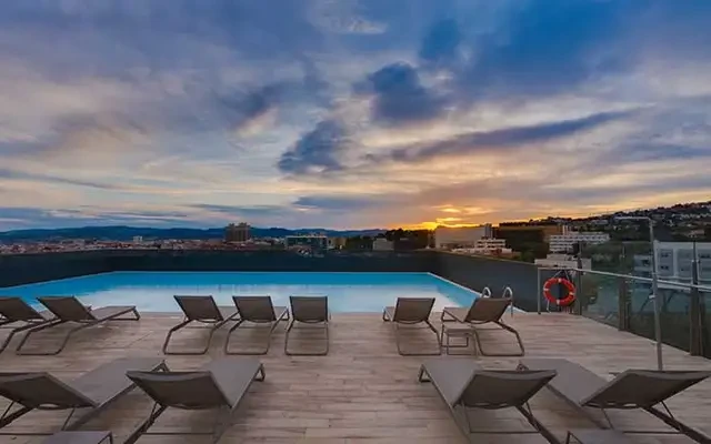 Livensa Living Barcelona Diagonal Alto 3