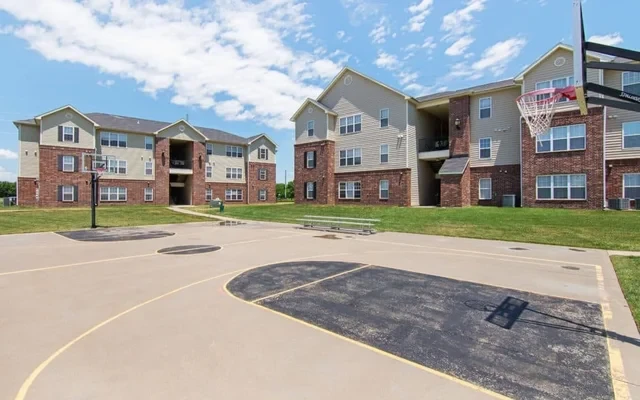 2909 Oliver - Wichita student accommodation - Basketball Court