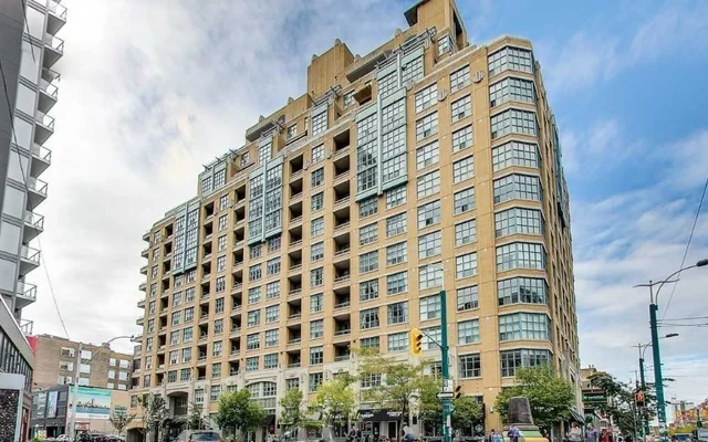 Entire Place·0B1B···438 Richmond St W 0