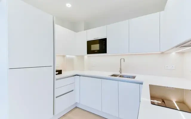 Middle Road, London, W7 3FS 3