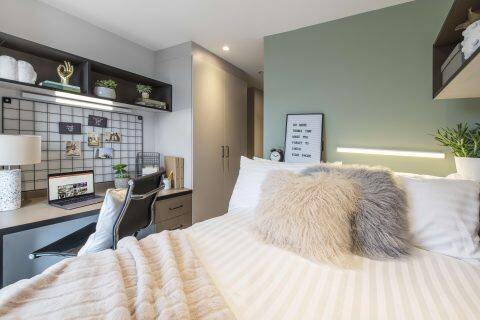 Fivestar 5 Bed Apartment - LOS 51 weeks