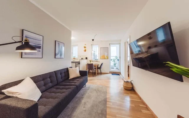 Perfect 3-room apartment at Torstr. with balcony, Berlin 3