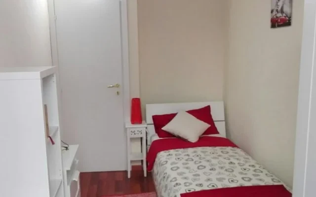 Cosy single bedroom close to Istituto Marangoni 0