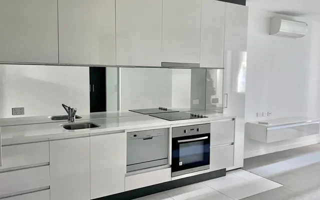 639 Lonsdale Street 2