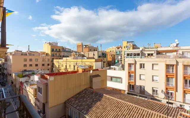 Neat studio with balcony close to Verdaguer metro station 2