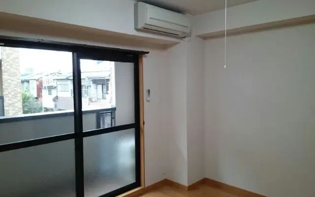 Junes O.C. U Room 208 4