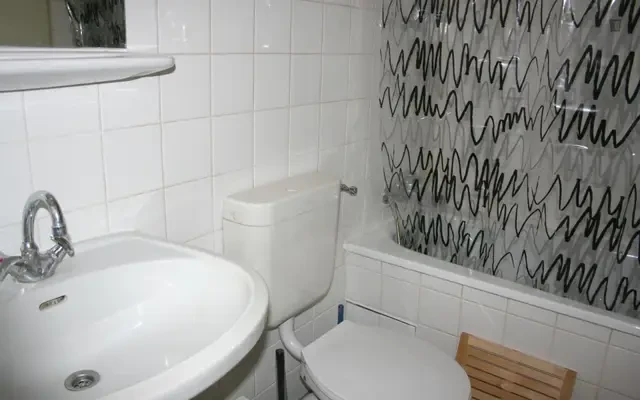 Breezy single bedroom in Moabit 2