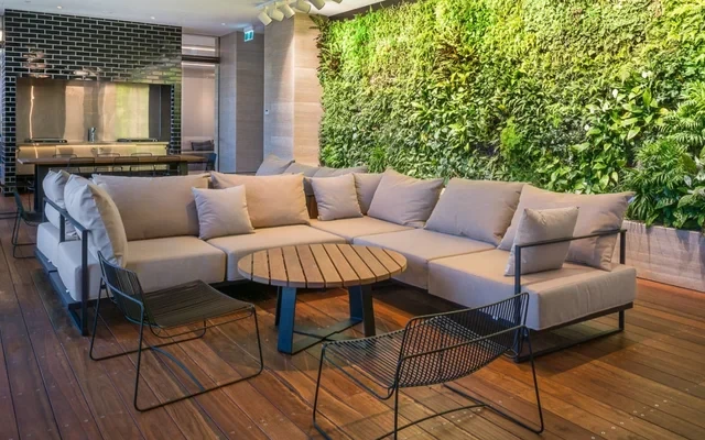 318 Russell Street 4