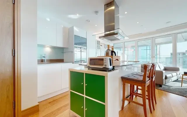 Crossharbour Plaza 12741# 3