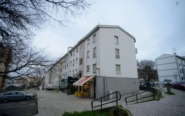 Double bedroom near the Olivais metro 0