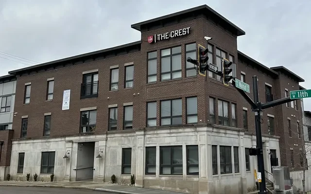 The Crest 0
