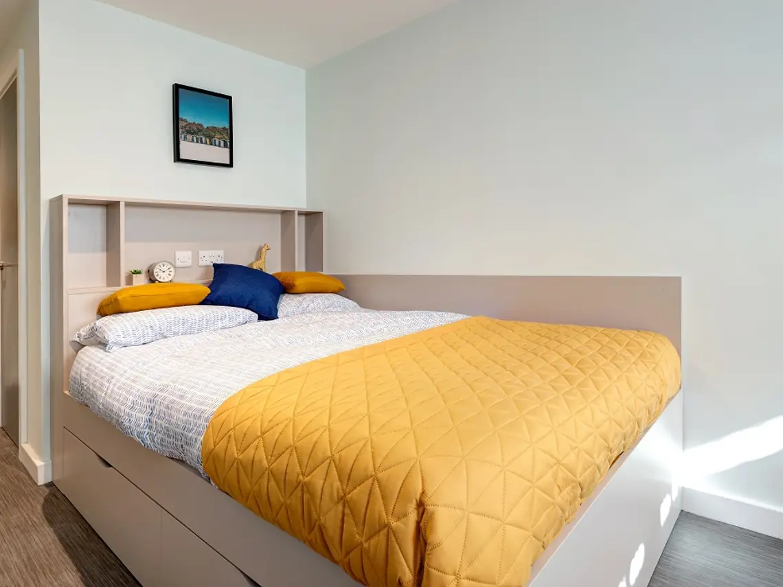 7 Bed Large En-suite