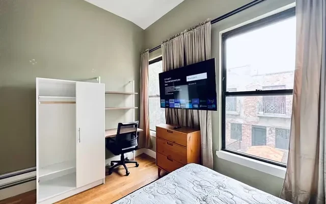1815 Putnam Avenue, Ridgewood - New York student accommodation - 4 bed 2 bath