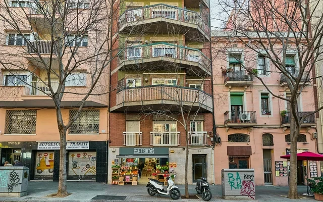 Carrer de la Industria Barcelona 08037 Spain 1