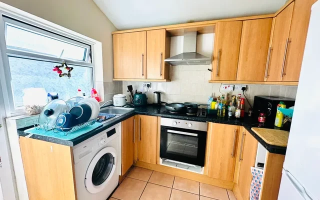 Room 2, Beach Street, Swansea SA1 4