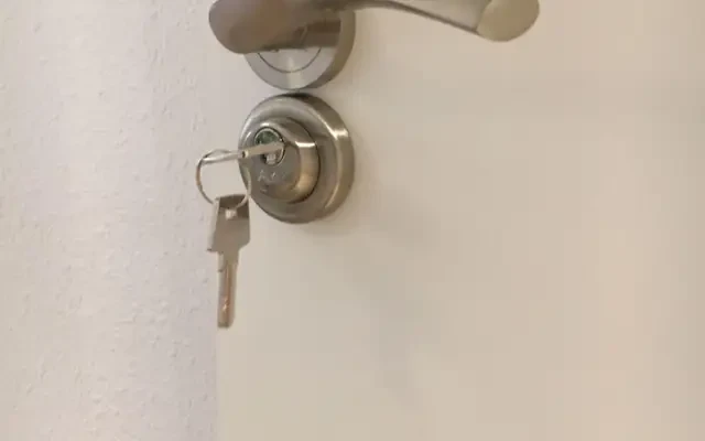 Bright double bedroom in Zaragoza close to Parque de las Delicias 1