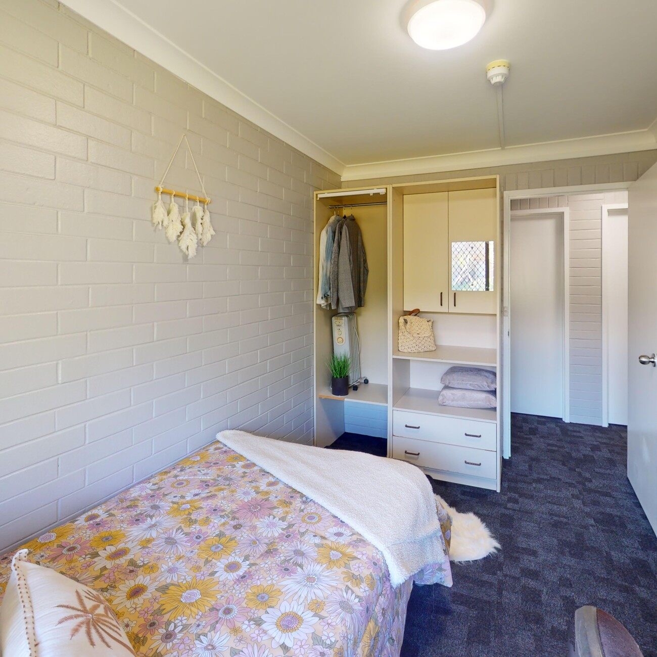 6 Bedroom Apartment south-Single bed