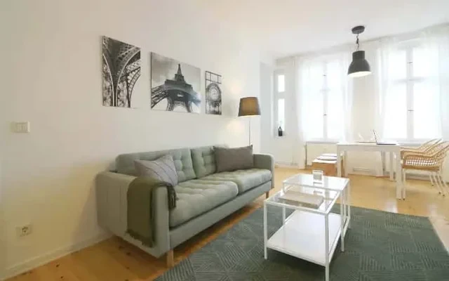 Lichtdurchflutete 2 Zimmerwohnung mit Balkon und EBK 2