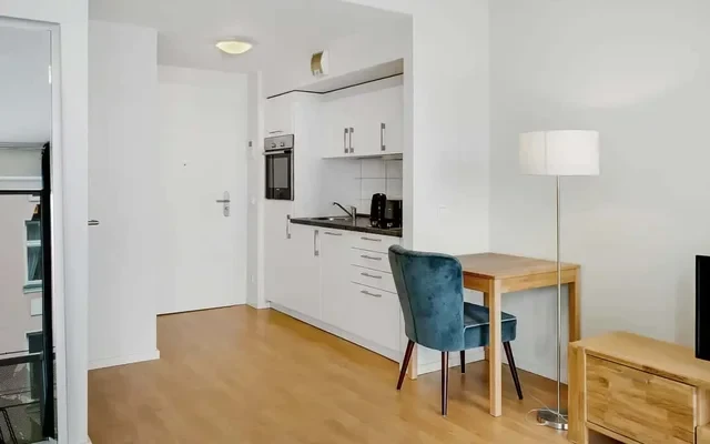 Furnished Studio with Balcony in Adlershof 4