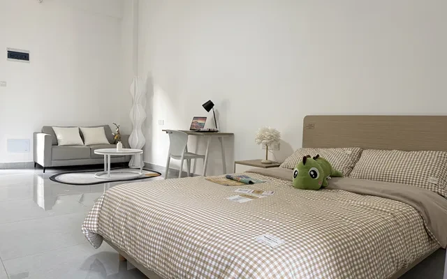 窝趣深圳横岗大运AI小镇三店公寓 4