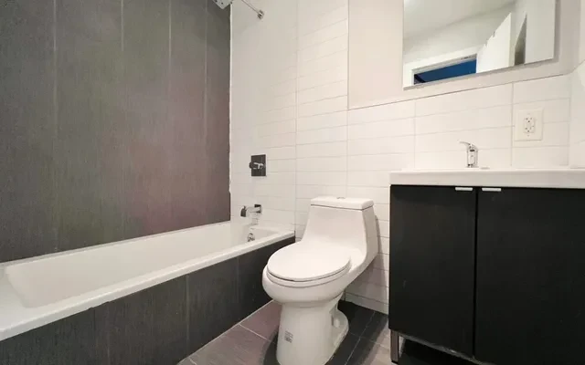 1136 Willoughby Avenue, Brooklyn 4