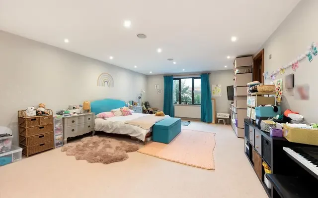 Arthur Road, Wimbledon, London, SW19 7DZ 1
