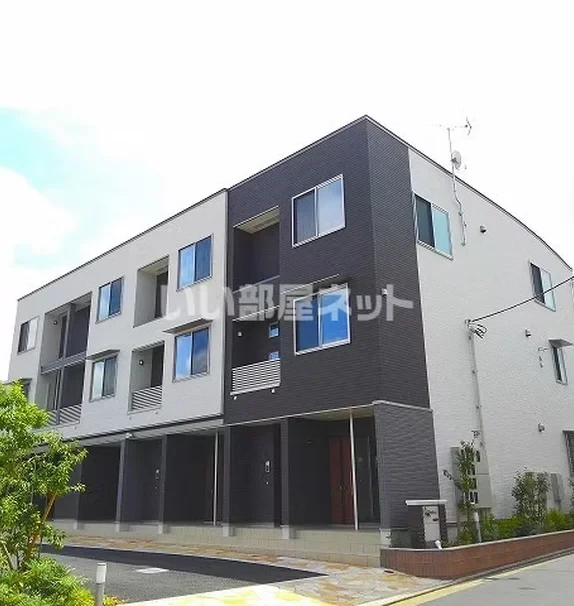 Collette I, Room 303