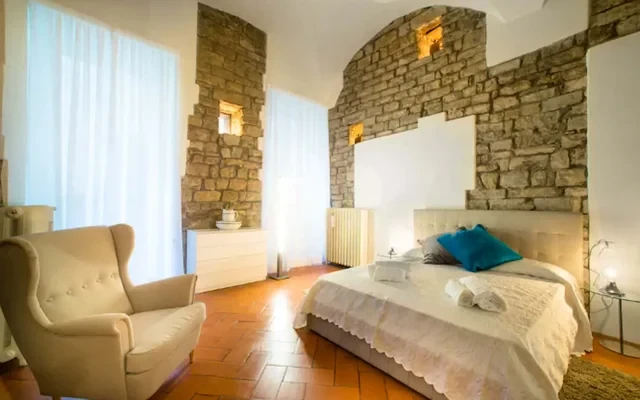 Borgo Santi Apostoli 1