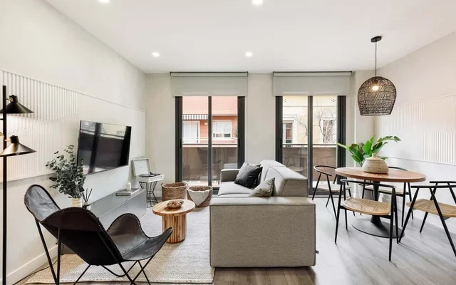 Falco - 2 bedrooms with shared pool in Les Corts 1