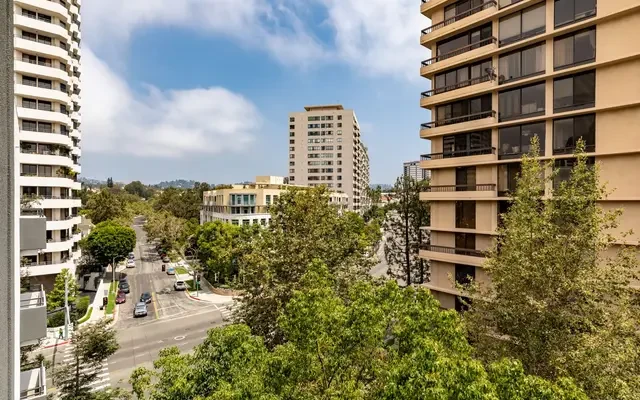 10600 Wilshire 611 1