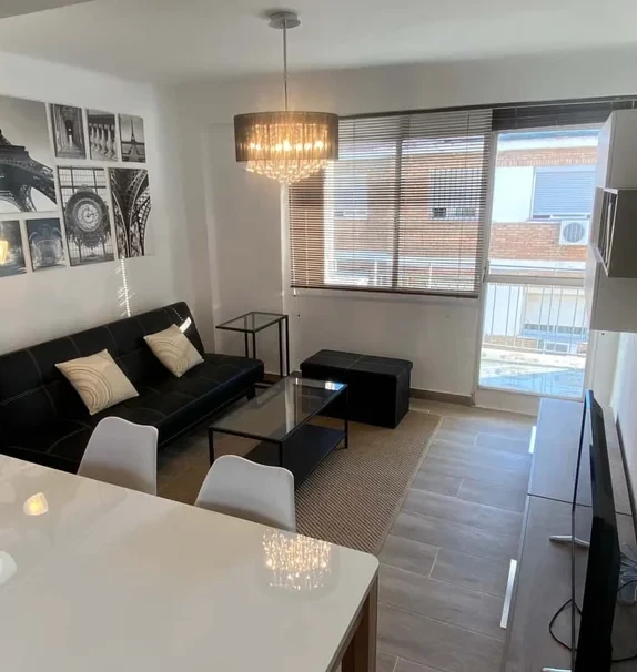 Apartment in Plaza de Miraflores, Malaga for 80 m² with 3 bedrooms