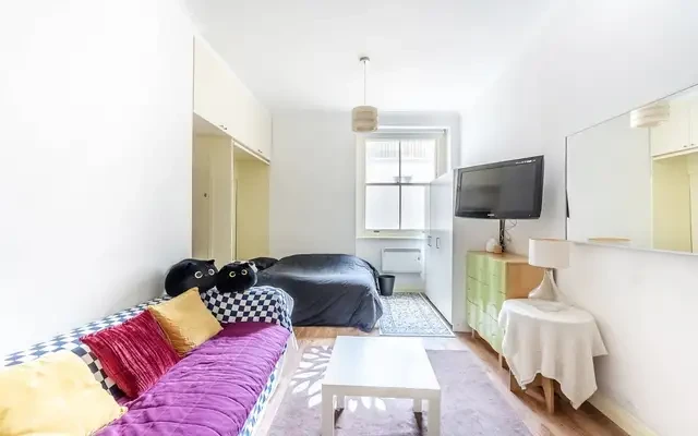 Earls Court Square, Earls Court, SW5 1