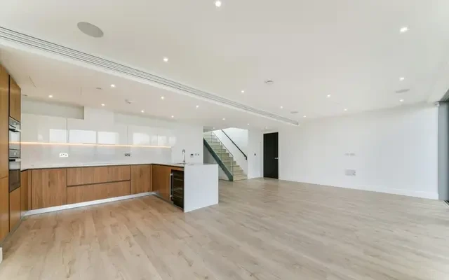 Cassia House, Piazza Walk, Aldgate, London, E1 8ZP 2