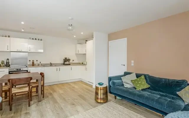 Walton-on-thames, KT12 1FW 2