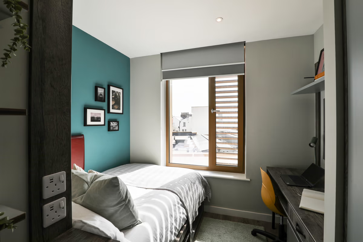 Premium 2 Bed Apartment - Shared Bathroom