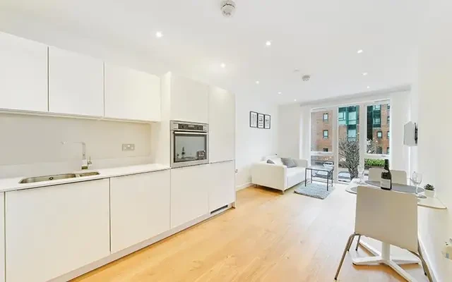 Waterford Court, 7 Turnberry Quay, London, E14 9GH 3