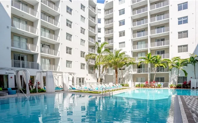 Pearl Dadeland 4