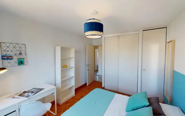 Inviting double bedroom in Gerland 1