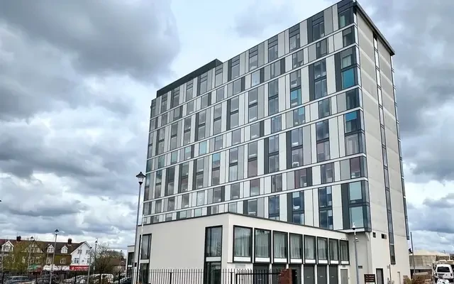Uxbridge Road 24310# 4