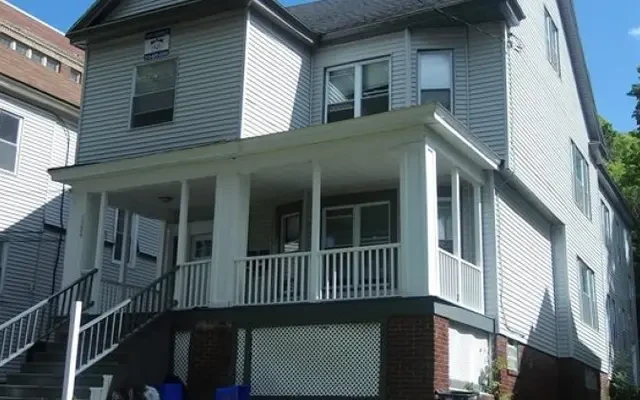 1524 East Genesee St Apartment 1 0