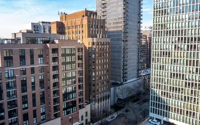 Canterbury Court Apartments - Chicago student accommodation