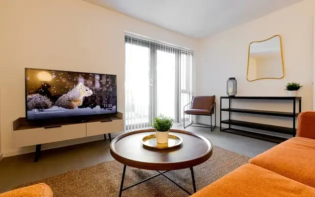 3 bed townhouse with parking onsite 0
