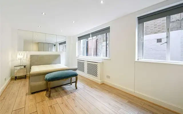 Hans Crescent 2