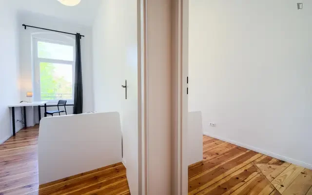 Great single bedroom in 6-bedroom apartment 2