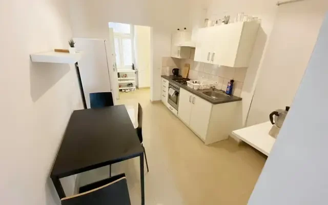 Bright double bedroom near the University of Music and Performing Arts 2