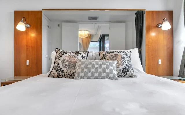 85 Customs Street West 0