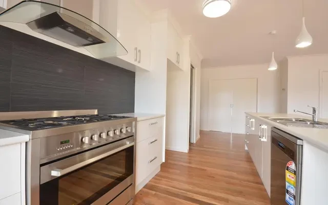 8 Appleford Court, Brown Hill 2