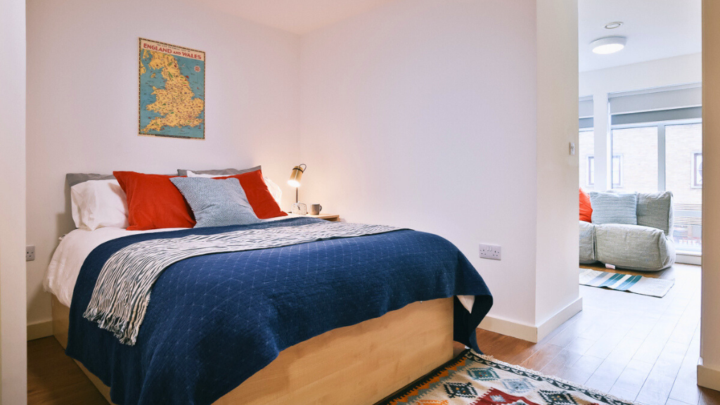 Classic Bigger 1-Bed Balcony Apartment